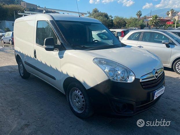 Bianco Usata 2015 Opel Combo Monovolume | 6500 € (Ottimo prezzo) - Immagine 1/4