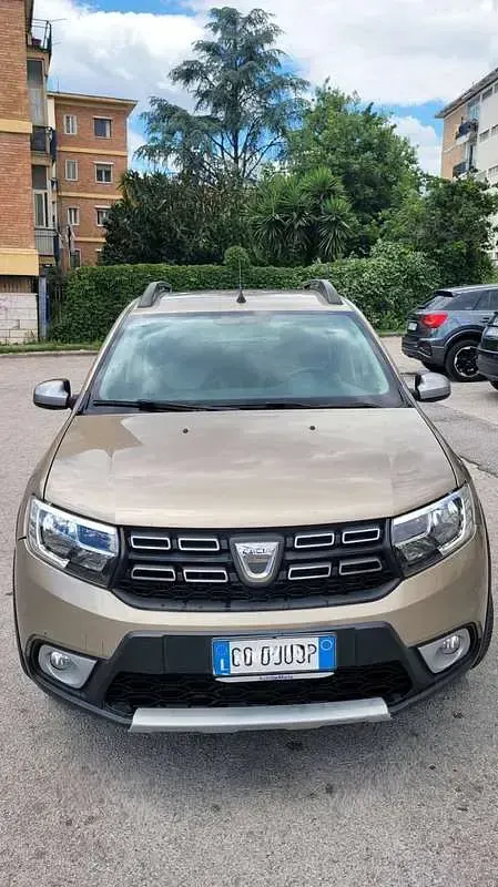 Usata Dacia Sandero Comfort 101 CV (74 kW) 2020 Bronzo Berlina