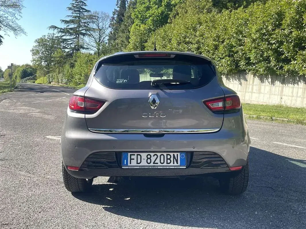 Usata Renault Clio IV Collection 75 CV (55 kW) 2016 Berlina