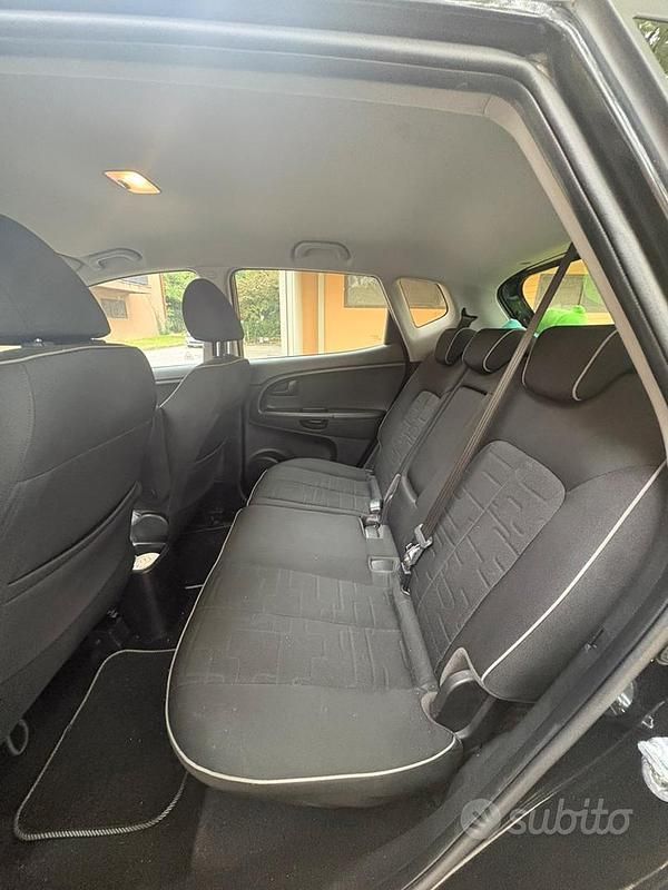 Usado Kia Venga 90 CV (66 kW) 2012 Negro Utilitario