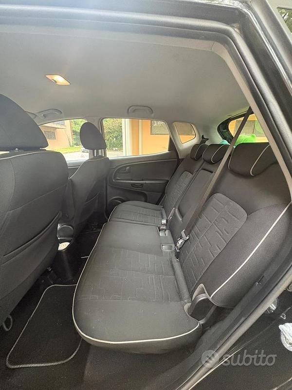 Usata Kia Venga 90 CV (66 kW) 2012 Nero Utilitaria