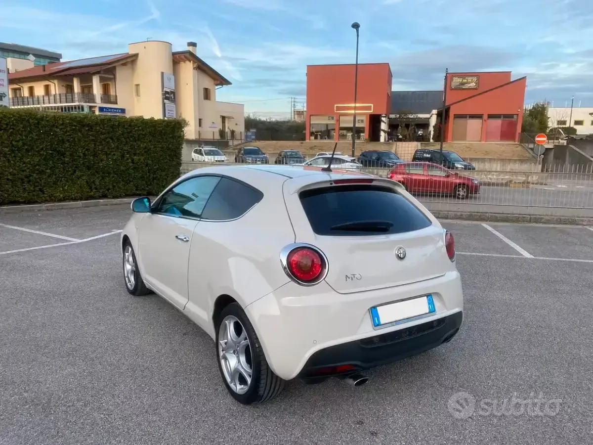 Usata Alfa Romeo MiTo 79 CV (58 kW) 2009 Beige Utilitaria