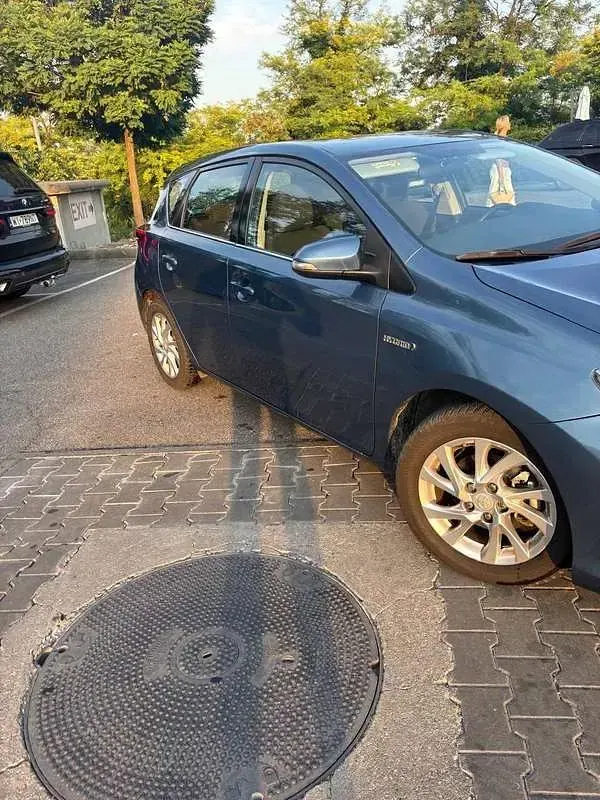 Usata Toyota Auris Hybrid Comfort 136 CV (100 kW) 2016 Berlina