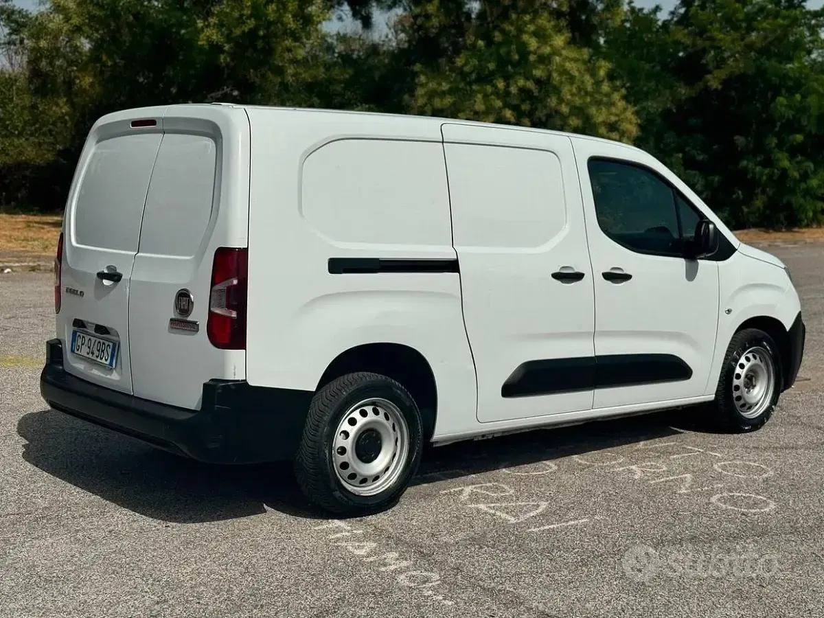 Usata Fiat Doblò S 90 CV (66 kW) 2023 Bianco Monovolume