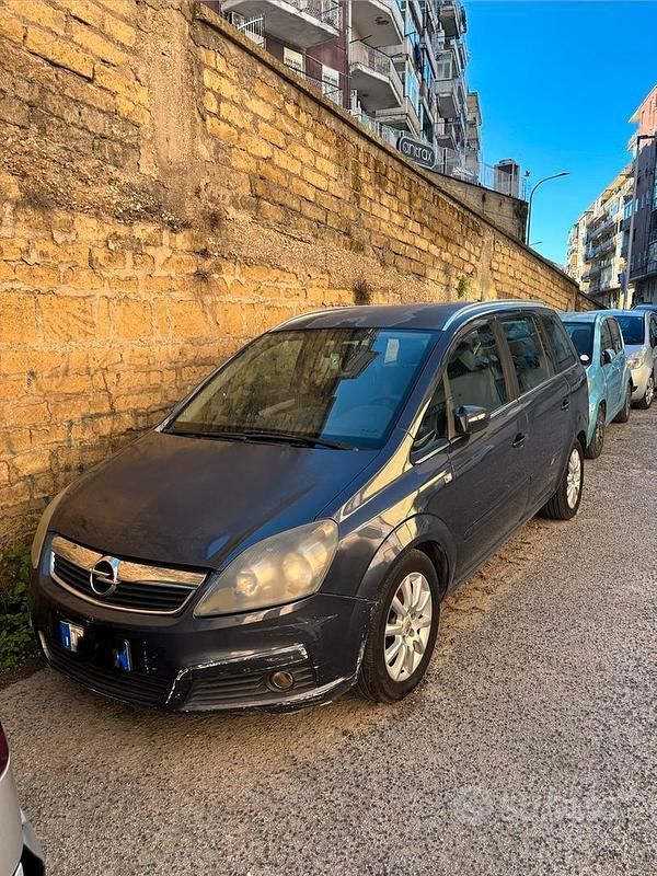 Grigio Usata 2008 Opel Zafira Monovolume | 1000 € (Super prezzo) - Immagine 1/4