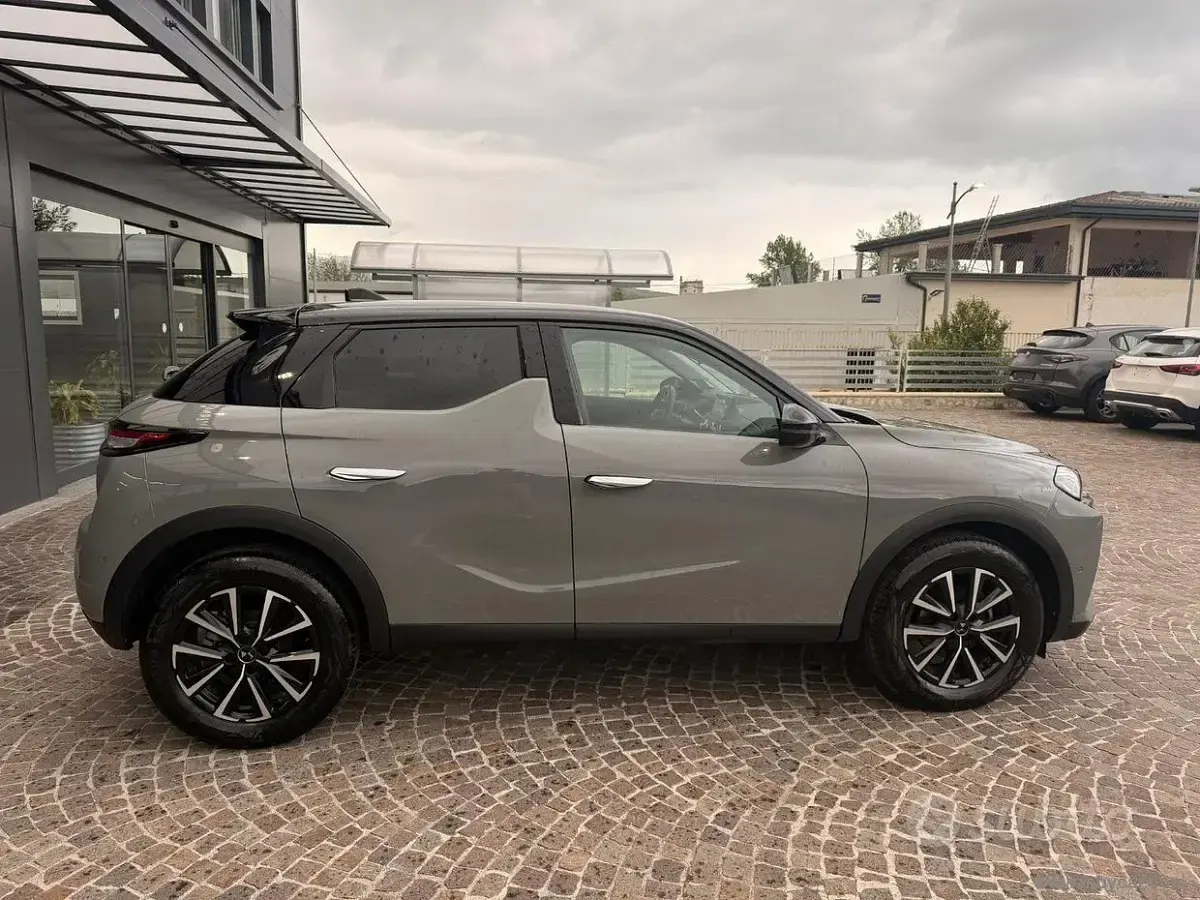 Usado DS Automobiles DS3 Bastille 101 CV (74 kW) 2024 Gris SUV