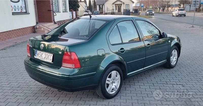 Usado VW Bora 105 CV (77 kW) 2003 Verde Berlina