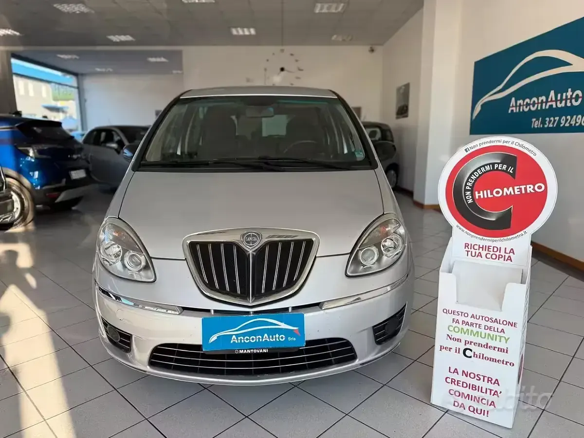 Usata Lancia Musa 95 CV (69 kW) 2012 Grigio Monovolume