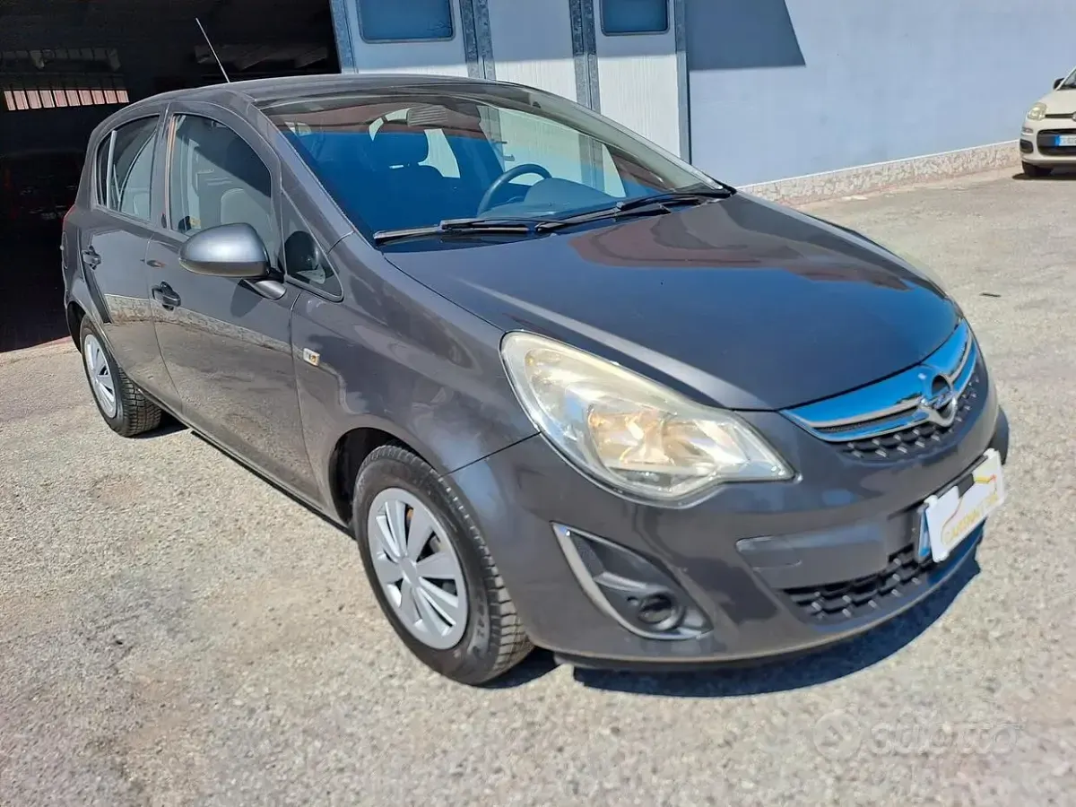 Usado Opel Corsa 85 HP (62 kW) 2012 Cinzento Citadino
