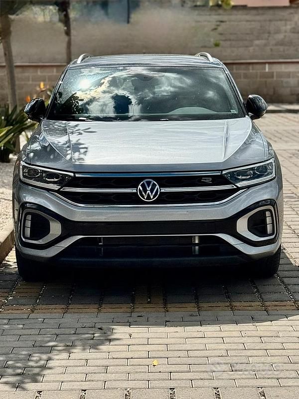 Usata VW T-Roc R-line 150 CV (110 kW) 2024 Grigio SUV