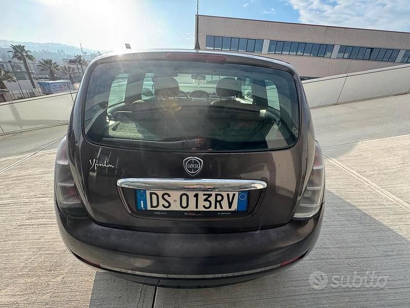 Usata Lancia Ypsilon 75 CV (55 kW) 2009 Marrone Utilitaria