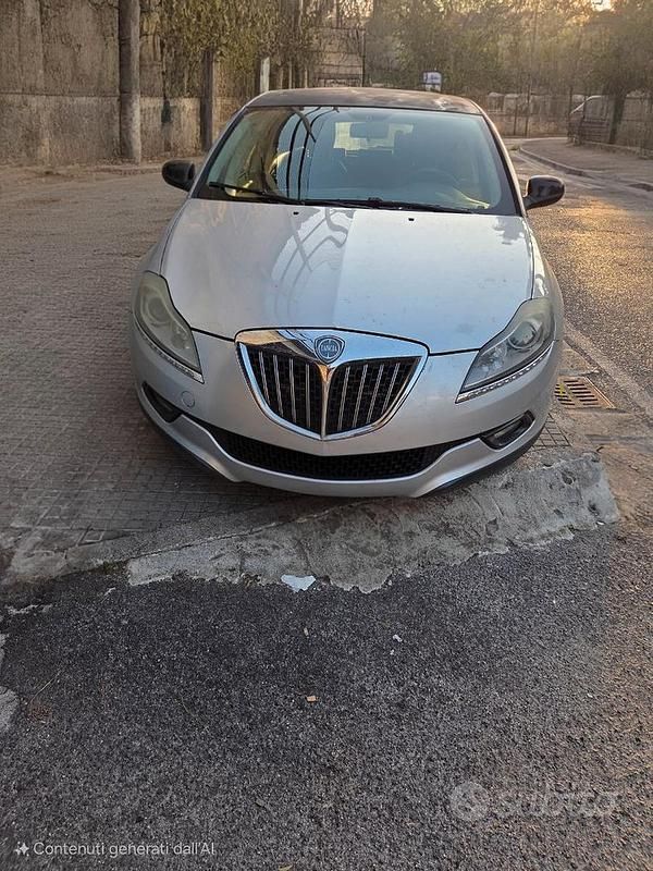 Usata Lancia Delta 120 CV (88 kW) 2010 Grigio Utilitaria