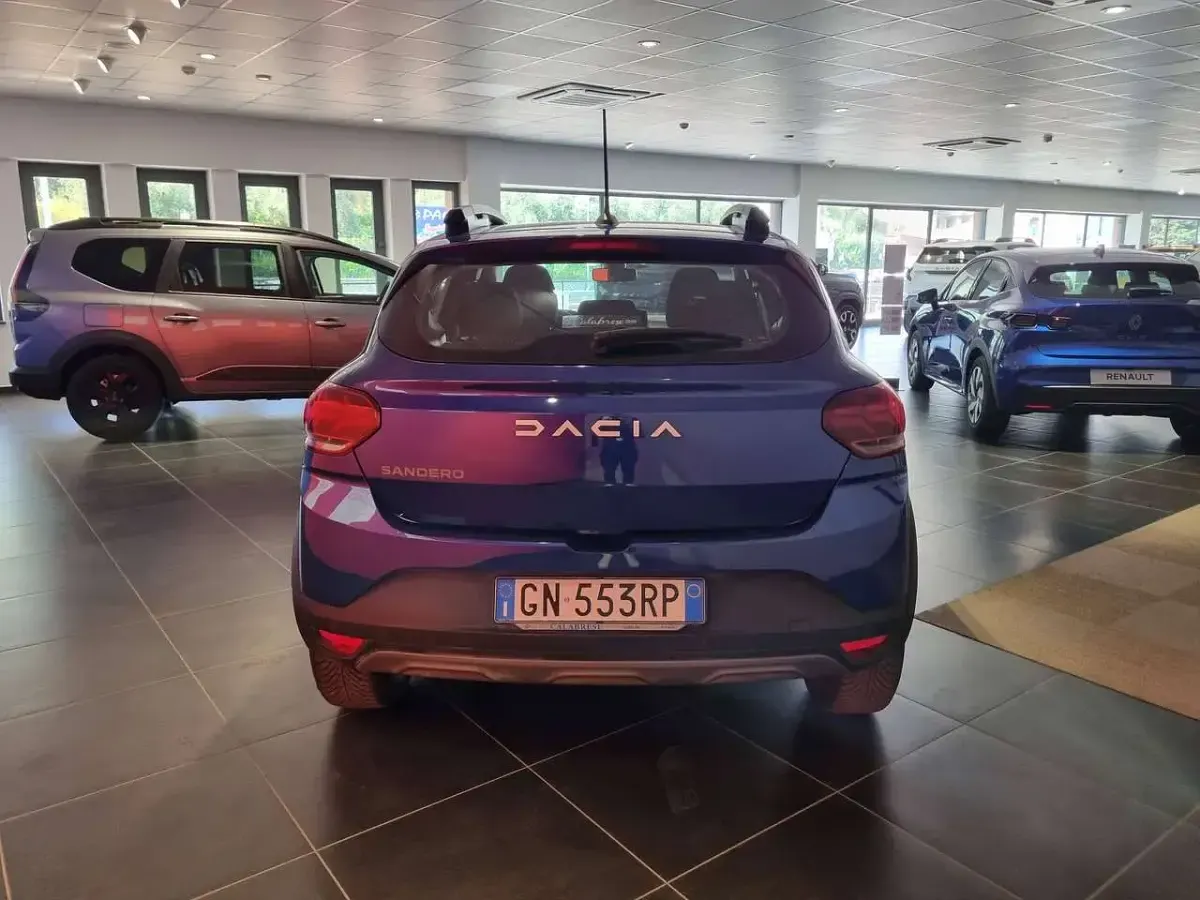 Usata Dacia Sandero Comfort 101 CV (74 kW) 2023 Iron Berlina