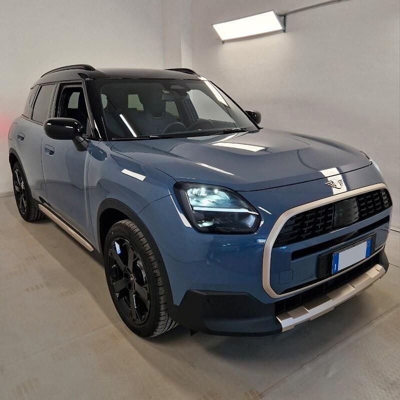 Blu Nuova 2025 Mini Countryman Essential SUV | 35.104 € (Super prezzo) - Immagine 1/4