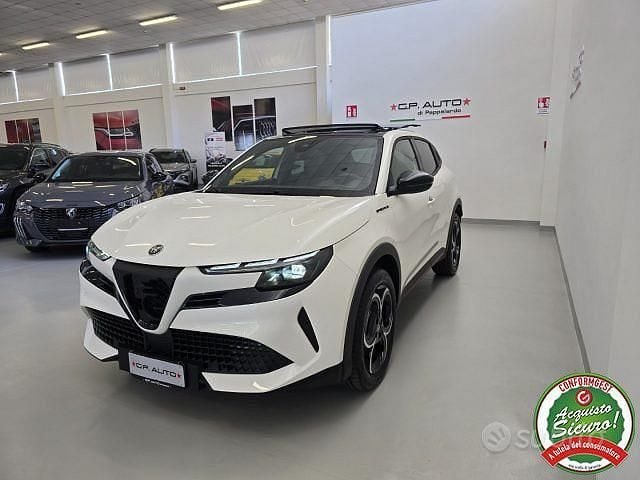 Bianco Nuova 2025 Alfa Romeo Junior Edizione Speciale SUV | 30.300 € - Immagine 1/4