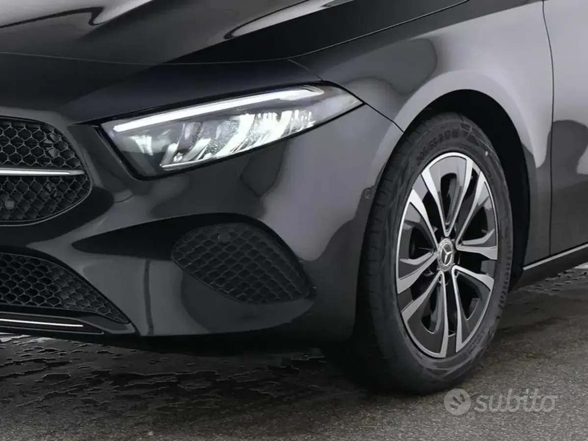 Usata Mercedes A180 Advanced 136 CV (100 kW) 2025 Nero cosmo Berlina