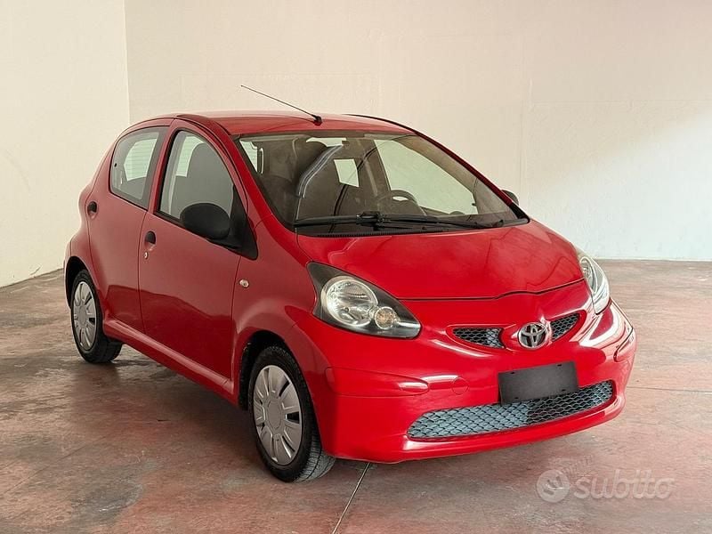 Usata Toyota Aygo 68 CV (50 kW) 2007 Rosso Utilitaria
