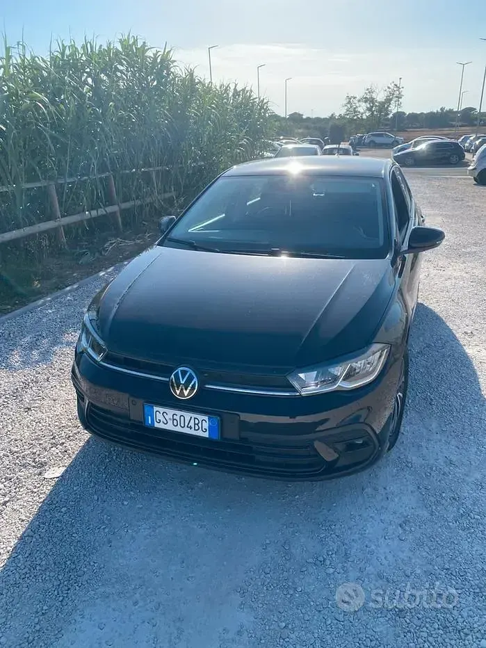Usata VW Polo Life 95 CV (69 kW) 2023 Nero Utilitaria