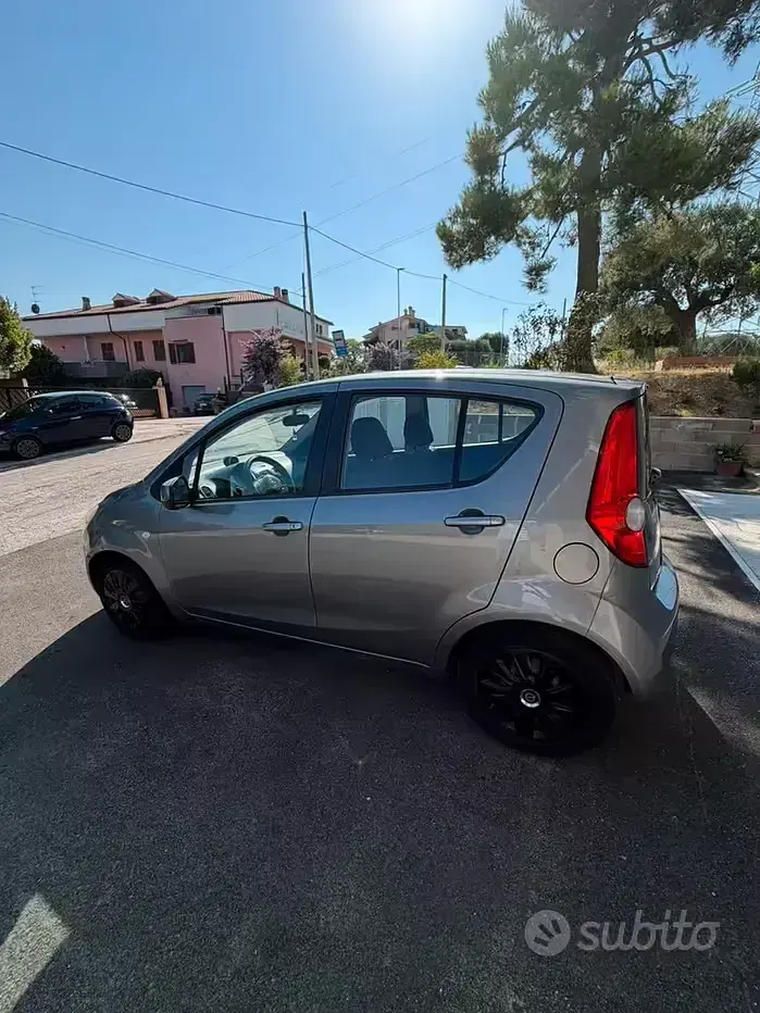 Usata Opel Agila 65 CV (47 kW) 2012 Utilitaria