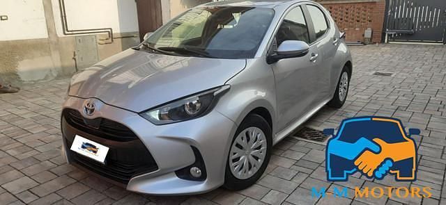 Usata Toyota Yaris Active 116 CV (85 kW) 2023 Grigio Utilitaria