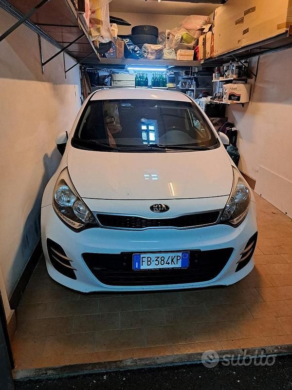 Usata Kia Rio 90 CV (66 kW) 2016 Bianco Berlina