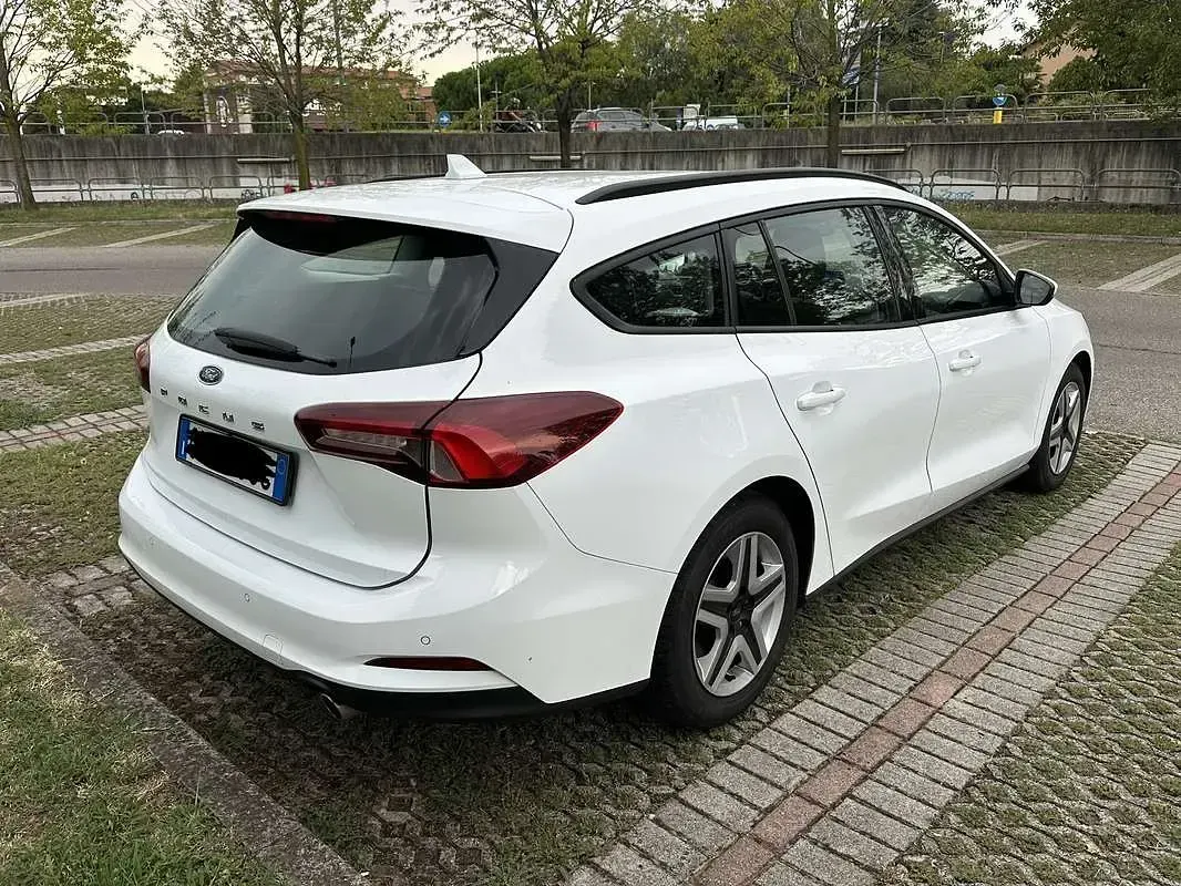 Usata Ford Focus 120 CV (88 kW) 2022 Bianco Station wagon