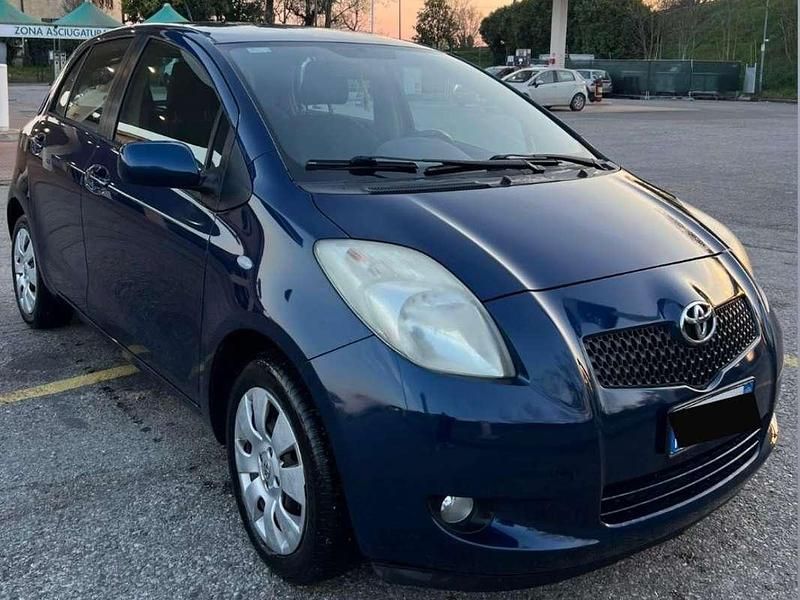 Usata Toyota Yaris Sol 69 CV (50 kW) 2007 Blu/azzurro Utilitaria
