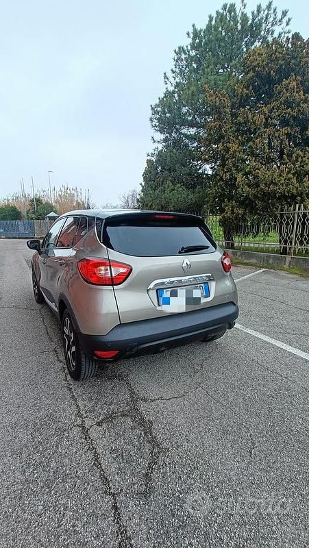 Usata Renault Captur 90 CV (66 kW) 2017 Grigio SUV