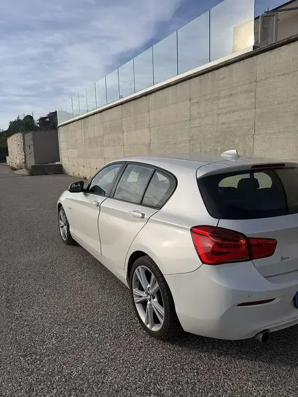 Usata BMW 118 150 CV (110 kW) 2016 Bianco Utilitaria