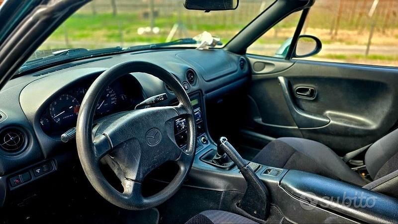 Usata Mazda MX5 110 CV (80 kW) 1999 Verde Cabrio