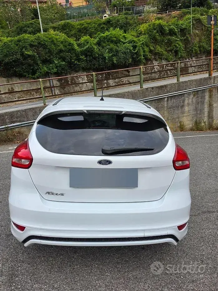 Usata Ford Focus Titanium S 120 CV (88 kW) 2016 Bianco Berlina