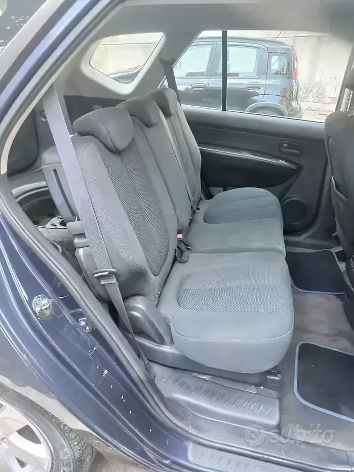 Usata Kia Carens 140 CV (102 kW) 2009 Blu Monovolume
