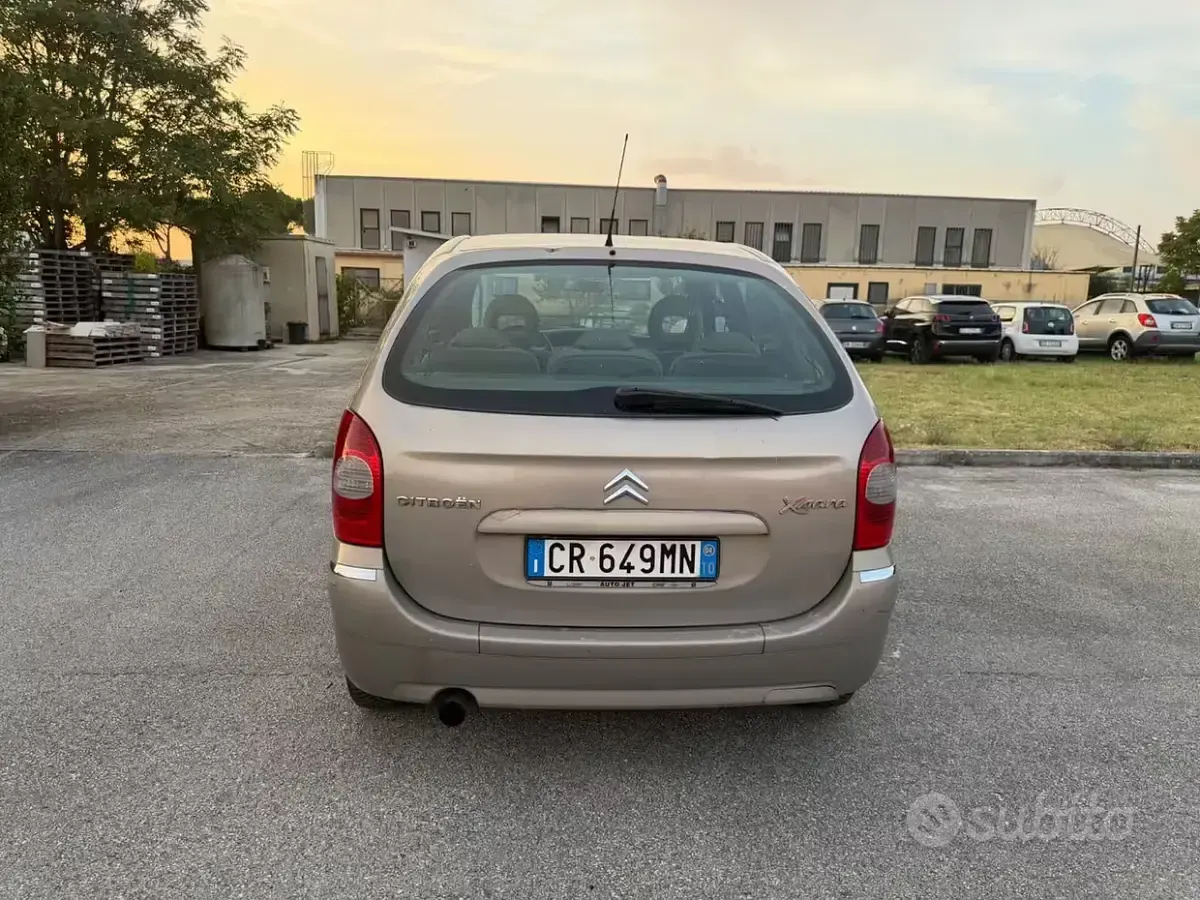 Usata Citroën Xsara Picasso Exclusive 90 CV (66 kW) 2004 Beige Monovolume