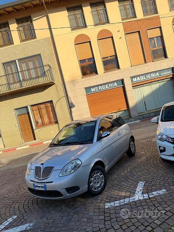 Usata Lancia Ypsilon 60 CV (44 kW) 2010 Grigio Utilitaria