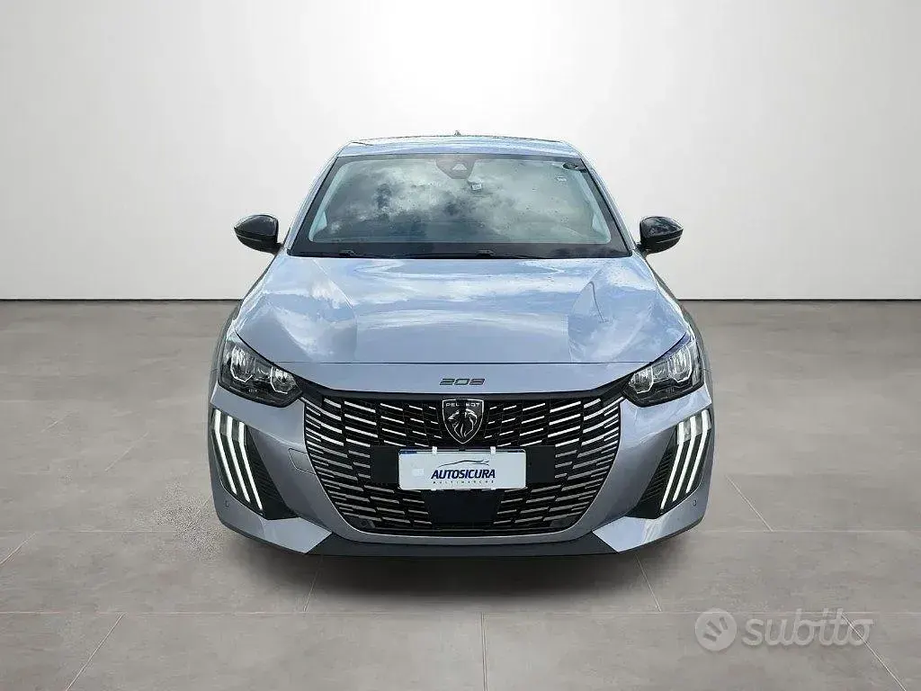 Usata Peugeot 208 Allure 101 CV (74 kW) 2025 Grigio Utilitaria