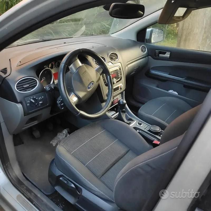 Usata Ford Focus 90 CV (66 kW) 2009 Grigio Berlina