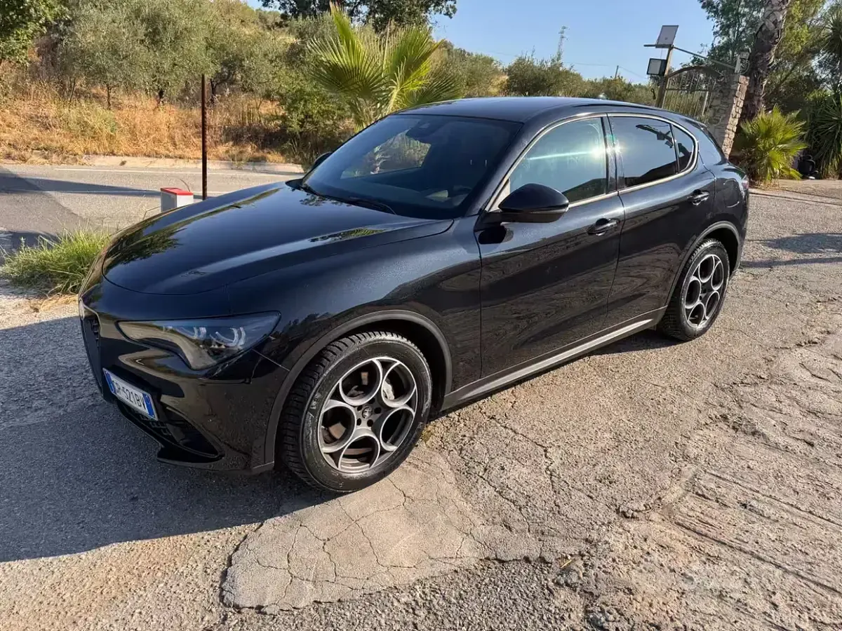 Usata Alfa Romeo Stelvio Sprint 209 CV (153 kW) 2023 Nero SUV