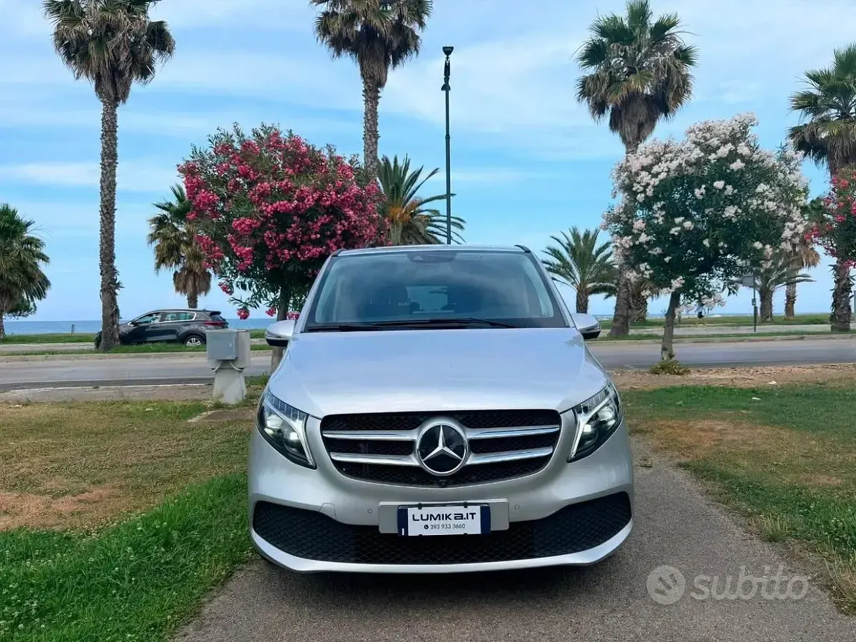 Usata Mercedes V220 Exclusive 163 CV (119 kW) 2022 Grigio Monovolume