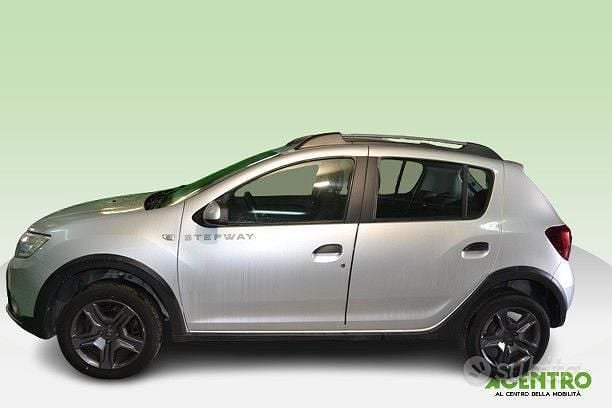 Usata Dacia Sandero Stepway 90 CV (66 kW) 2017 Grigio Monovolume