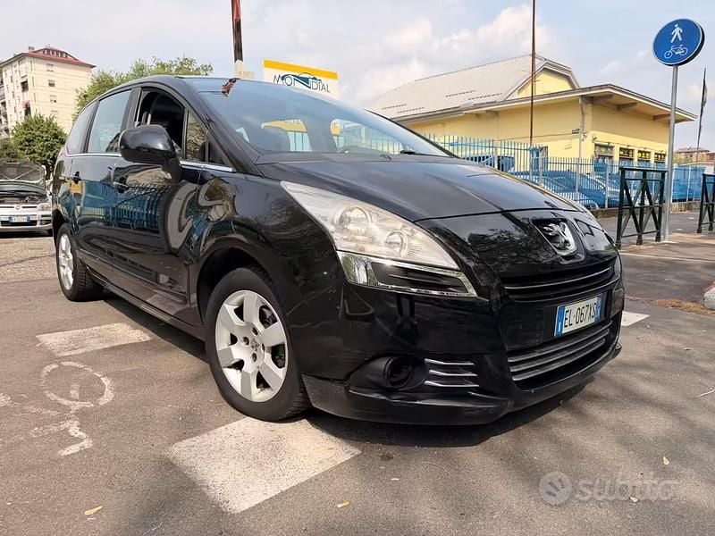 Usata Peugeot 5008 112 CV (82 kW) 2012 Nero Monovolume
