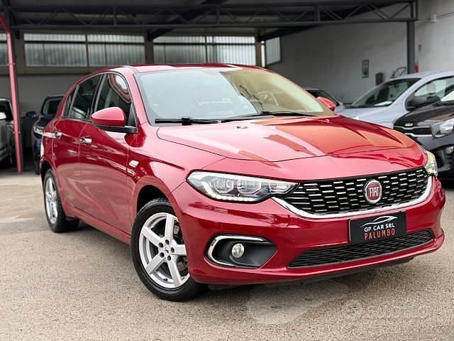 Usata Fiat Tipo Lounge 120 CV (88 kW) 2017 Bordeaux Berlina