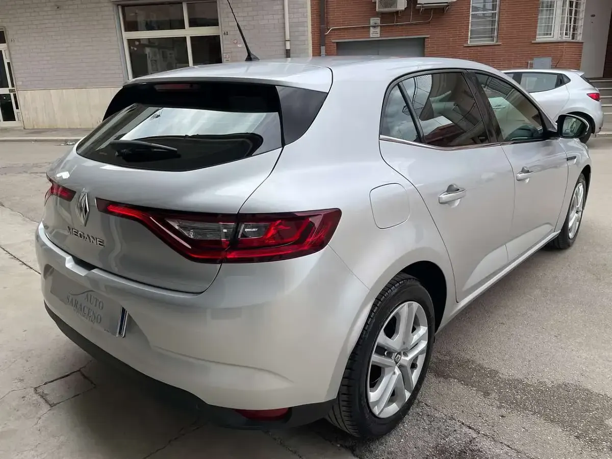 Usata Renault Mégane Business 116 CV (85 kW) 2019 Grigio argento met. Berlina