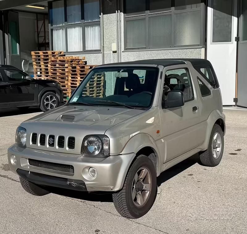 Usata Suzuki Jimny 65 CV (47 kW) 2005 Grigio SUV