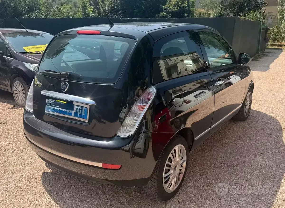 Usata Lancia Ypsilon 75 CV (55 kW) 2011 Nero Utilitaria