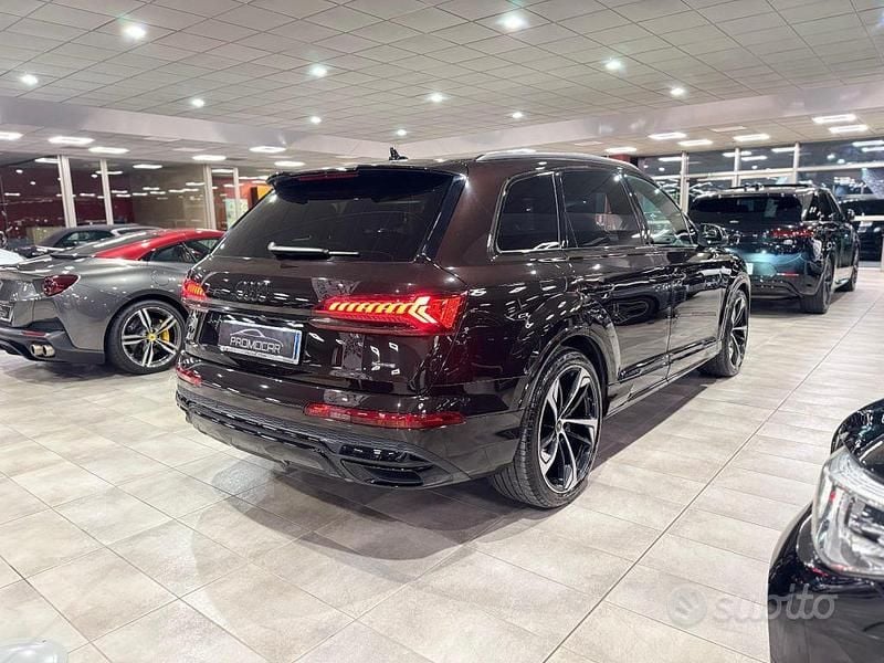 Usata Audi Q7 Exclusive 286 CV (210 kW) 2023 Marrone mogano SUV