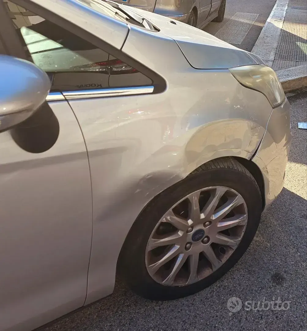 Usata Ford B-MAX 90 CV (66 kW) 2014 Grigio Monovolume