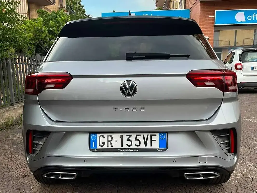 Usata VW T-Roc R-line 116 CV (85 kW) 2023 Argento SUV