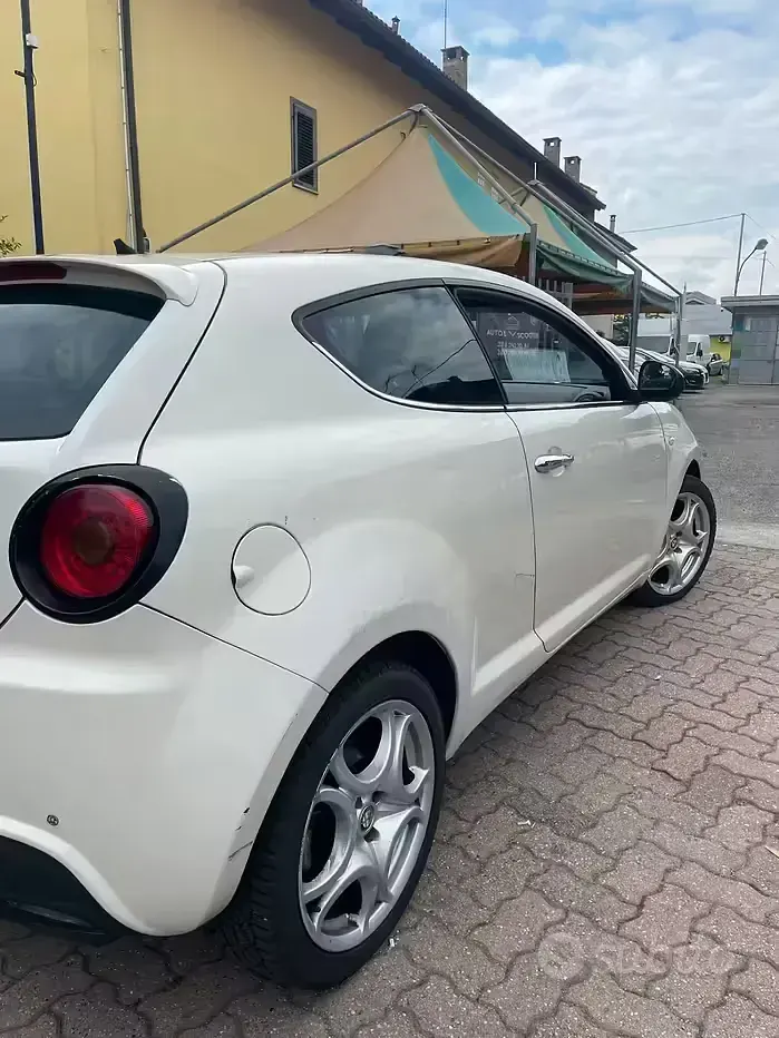 Usata Alfa Romeo MiTo 105 CV (77 kW) 2010 Beige Utilitaria
