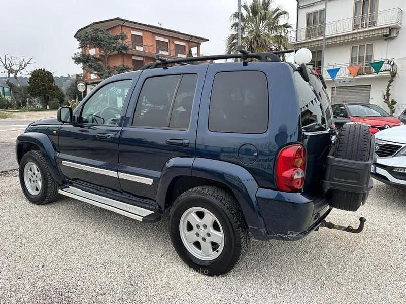 Usata Jeep Cherokee Sport 143 CV (105 kW) 2003 Blu SUV