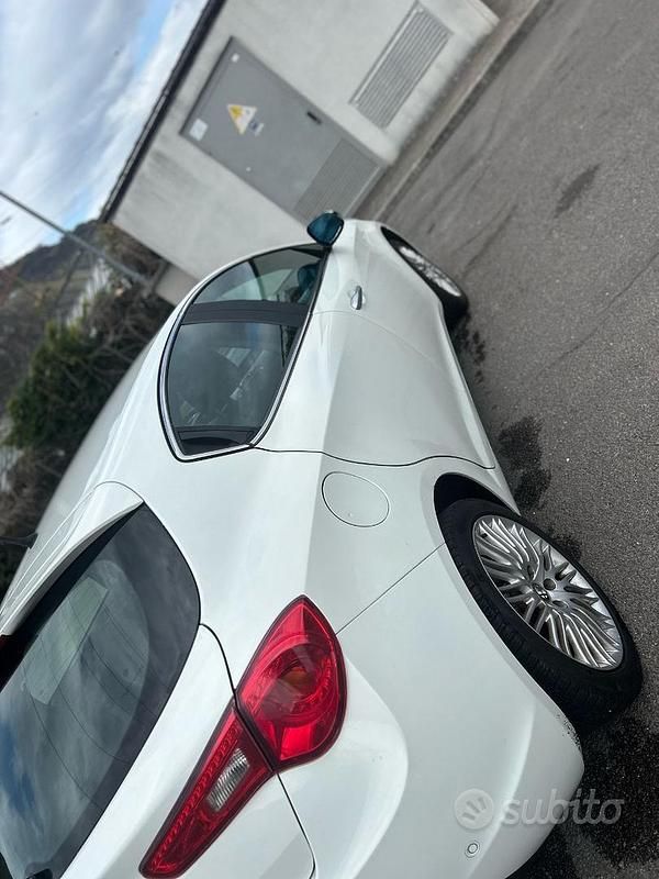 Usata Alfa Romeo Giulietta Distinctive 170 CV (125 kW) 2010 Bianco Utilitaria